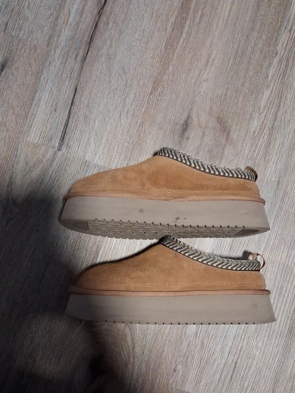 6 Koolaburra Tan Suede Slip-On Loafers with Patterned Collar - Picture 4 of 8